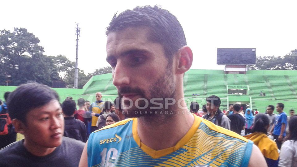 Ambisi bermain di klub besar sekaligus ingin meraih trofi bergengsi dinilai sebagai faktor utama pertimbangan Srdan Lopicic mau menerima tawaran Arema Cronus, Jumat (05-02-16). Copyright: &copy; Ian Setiawan/INDOSPORT